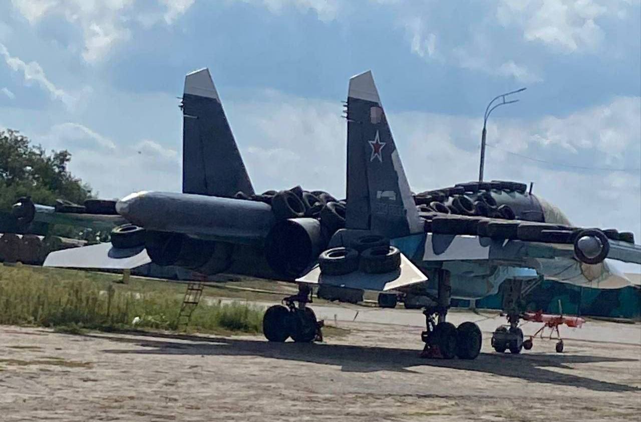 Rusia extinde moda avioanelor militare „învelite” cu anvelope auto. Care este scopul acestei mișcări