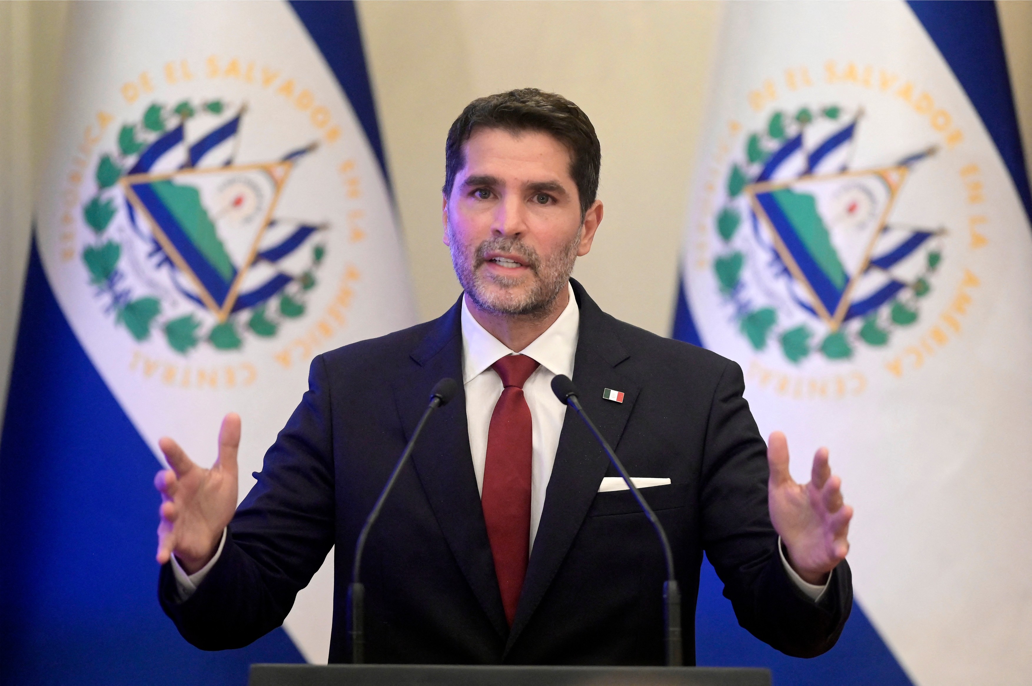 Cântăreț pop, actor de telenovele, producător de film, Eduardo Verastegui vrea să fie ca Donald Trump, dar în Mexic