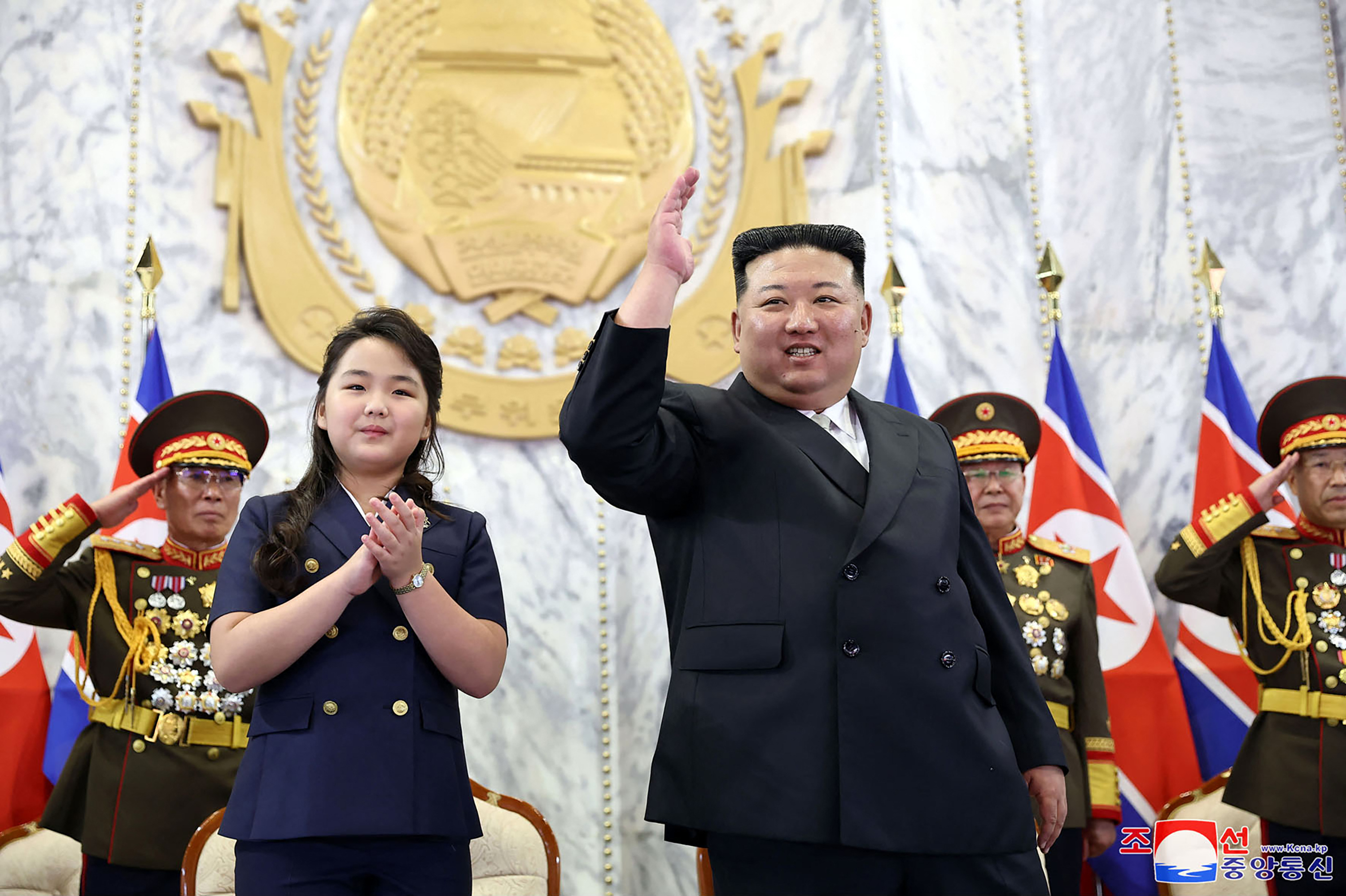 Coreea de Nord a aniversat 75 de ani cu parade paramilitare și promisiuni de cooperare cu China și Rusia