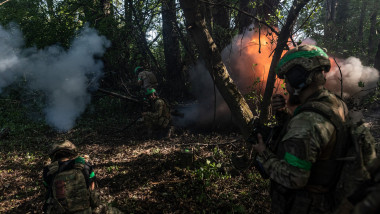Militari ucraineni pe frontul din Donețk, explozie