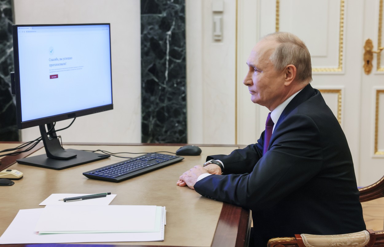 Putin nu iese nici la urne. La alegerile regionale din Rusia, președintele Federației a votat online