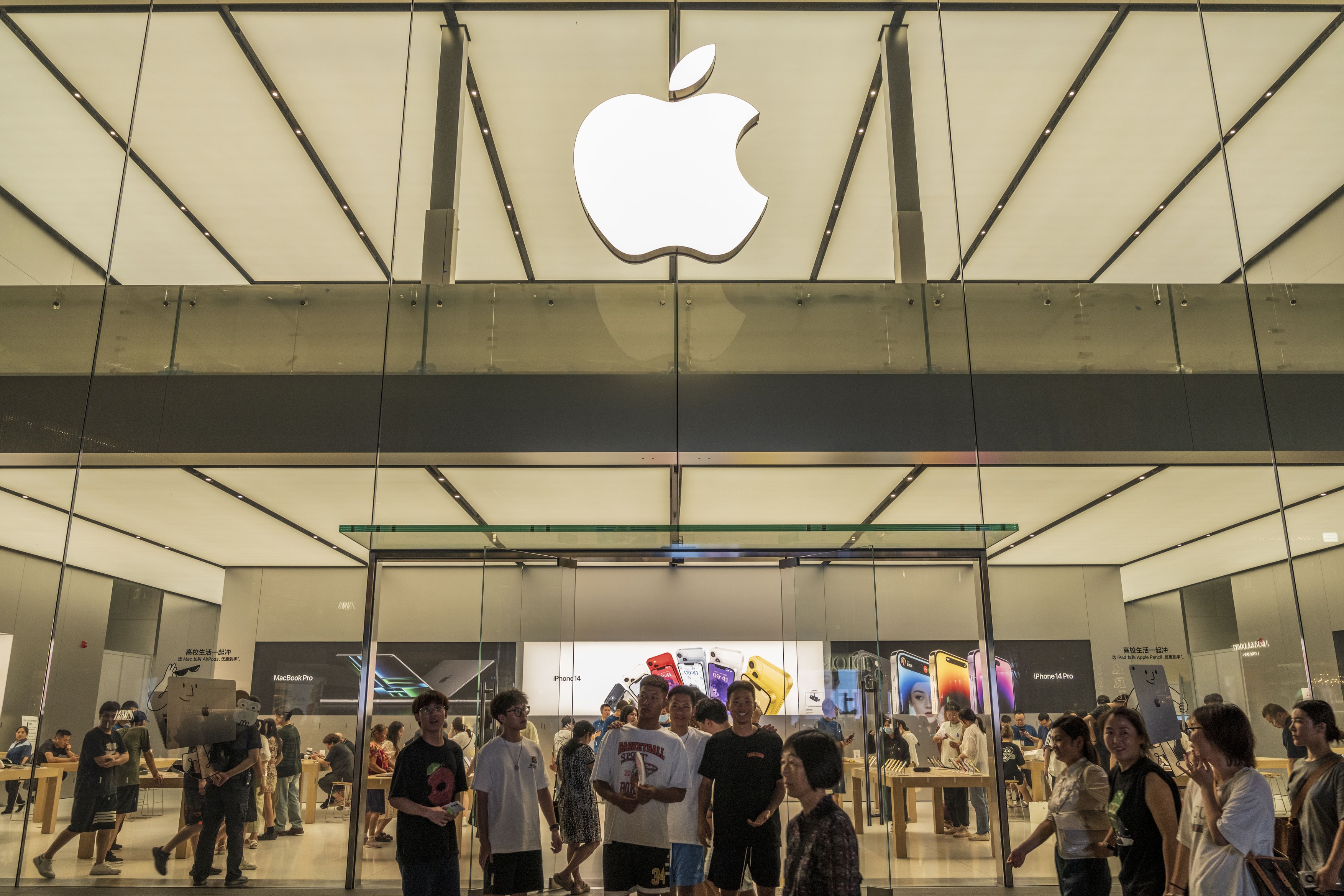 Apple a pierdut 200 de miliarde de dolari în două zile, după apariția informaților despre interzicerea iPhone în China