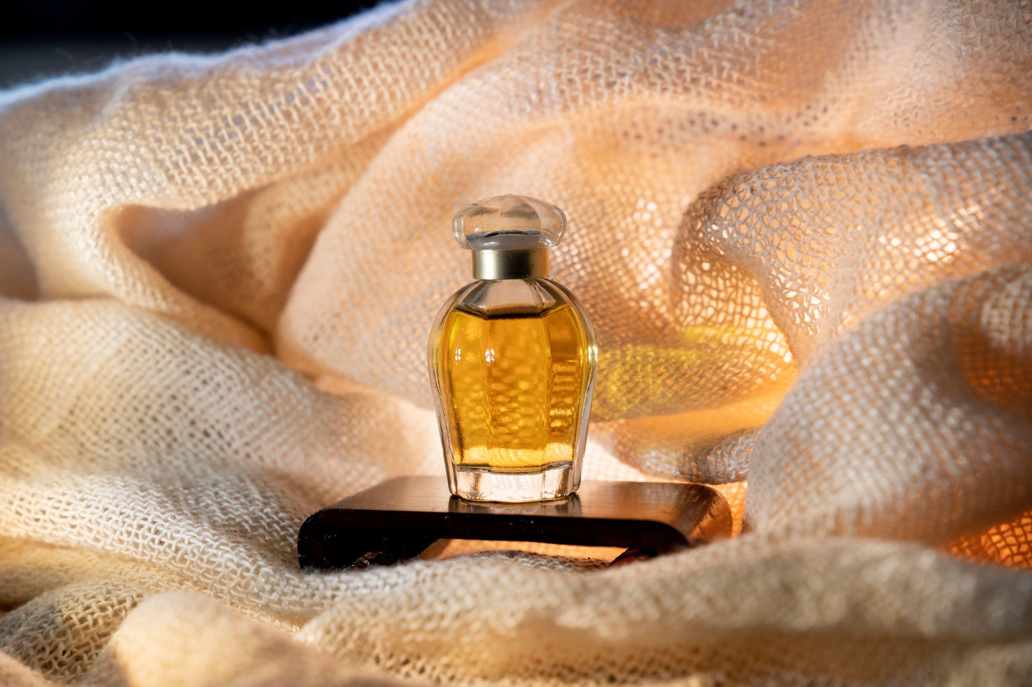 Cum miroase eternitatea? Cercetătorii au descoperit ingredientele unui parfum folosit acum 3500 de ani