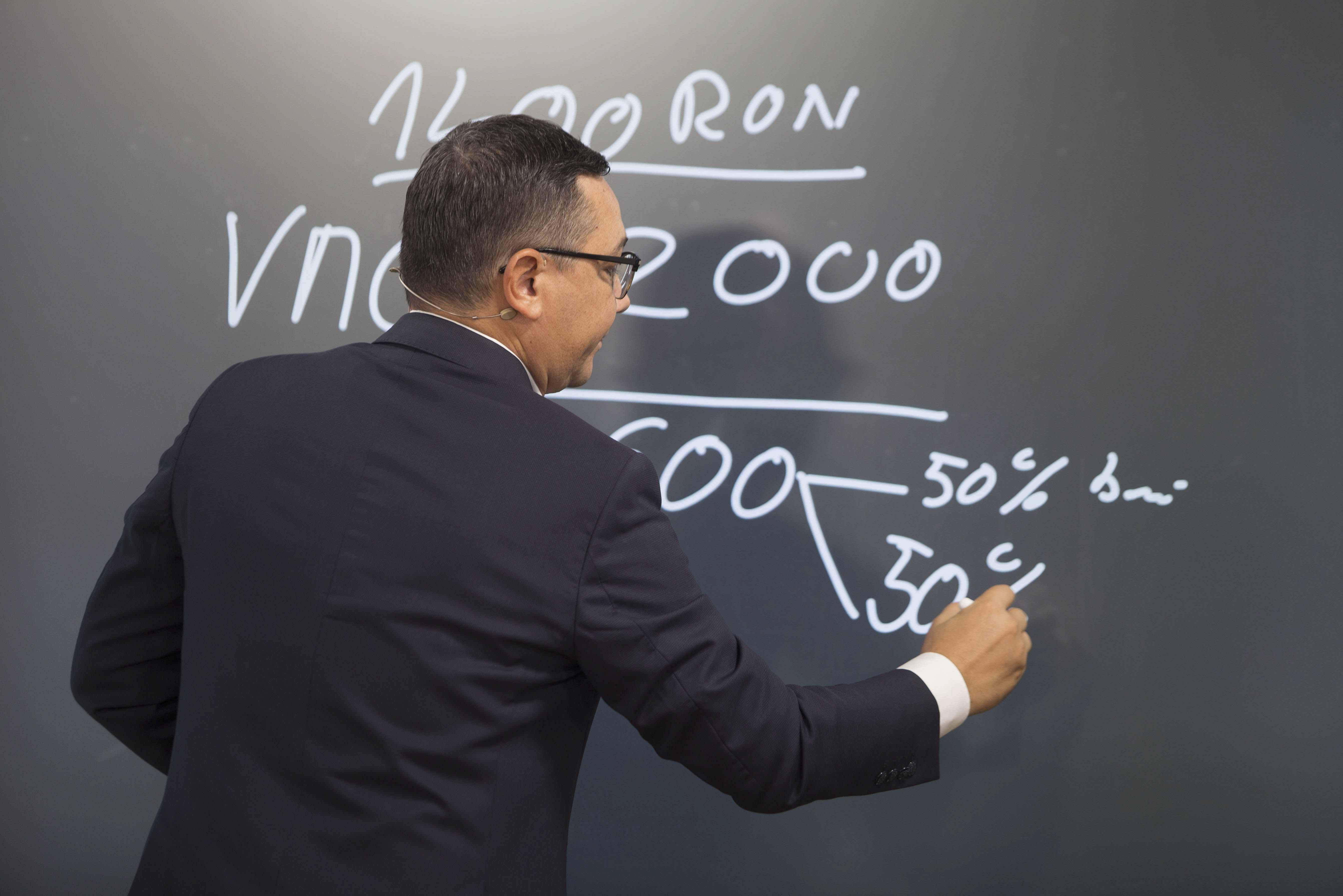 „Asta fac: dau consultanță”. Victor Ponta, consilierul onorific al premierului Ciolacu, tocmai a făcut primul milion de euro
