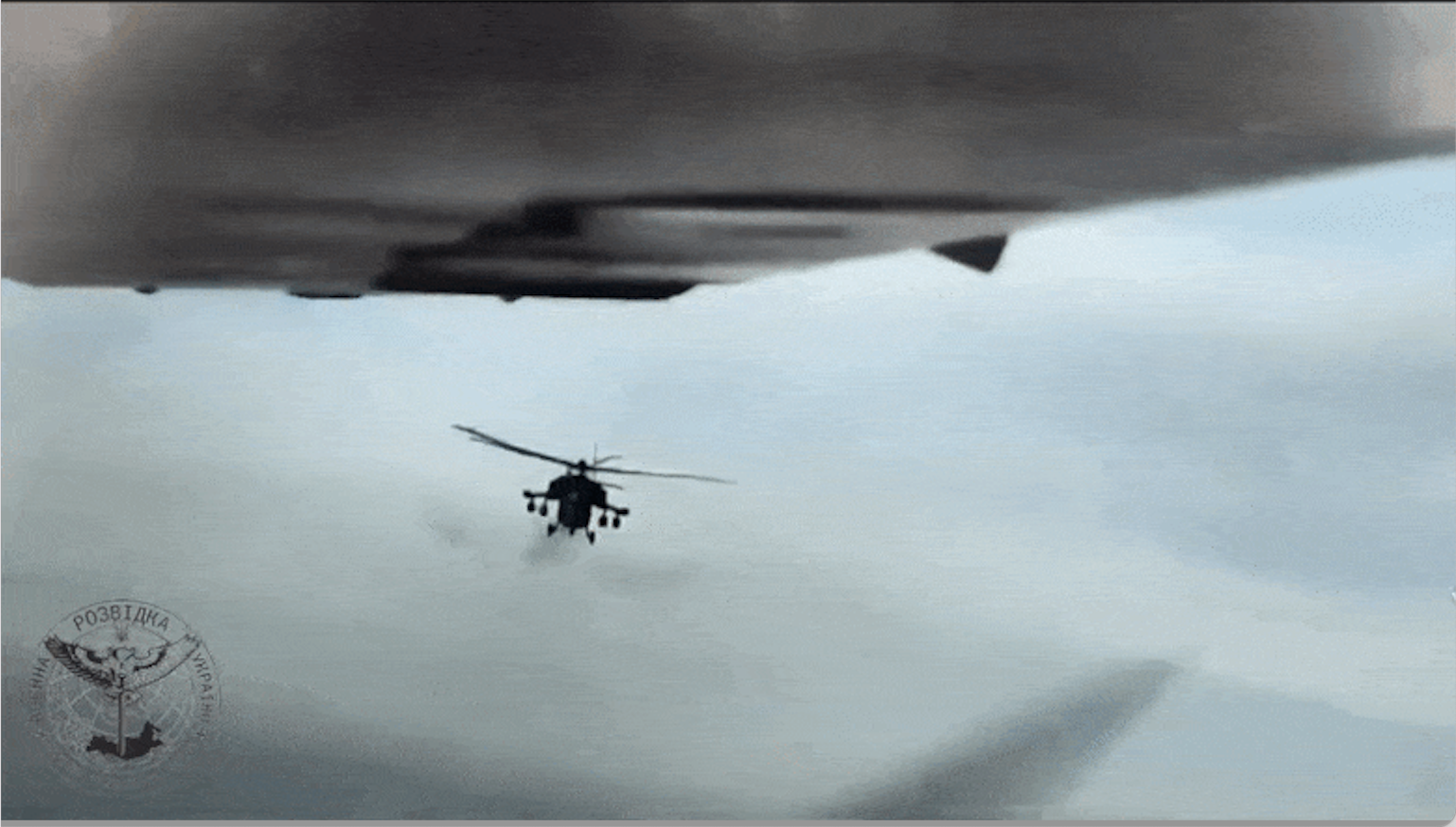 O dronă ucraineană a scăpat neatinsă după ce a fost atacată de ruși cu două elicoptere și un avion. „Au mâinile strâmbe”