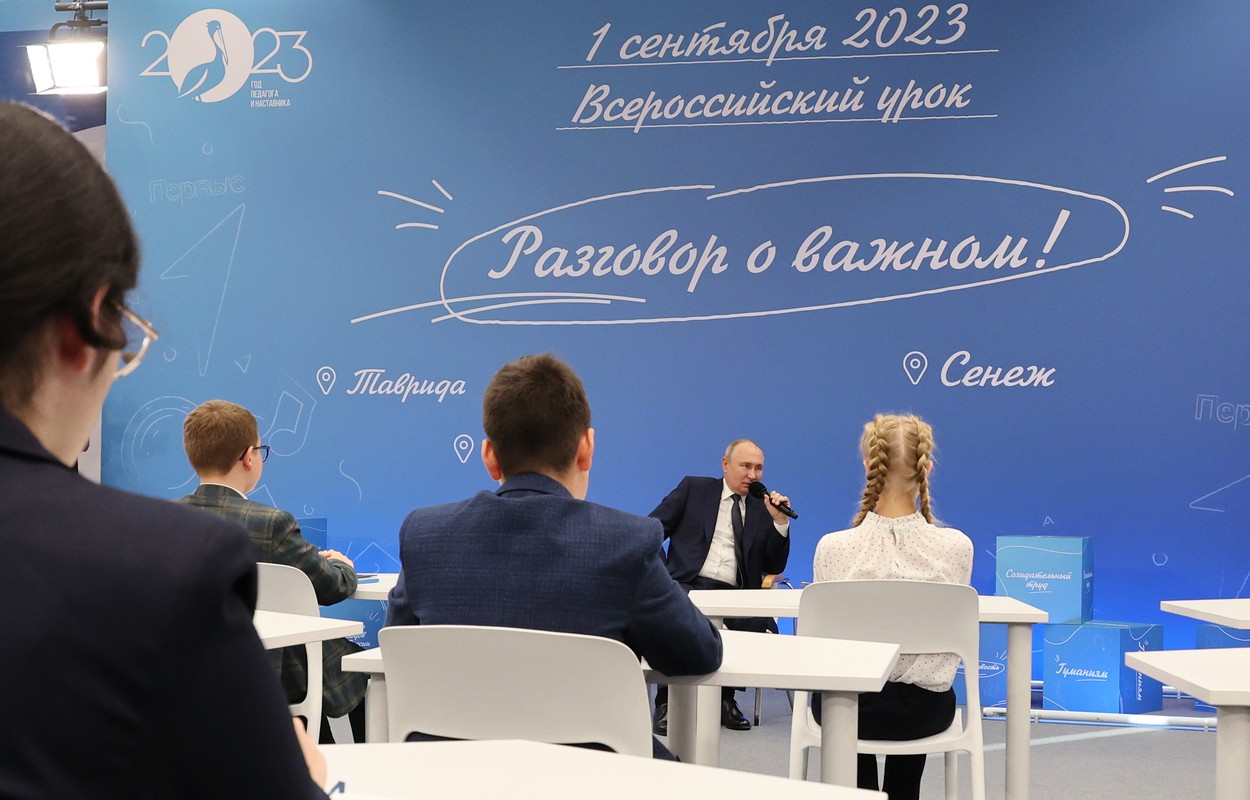 „Bateţi-i pe ticăloşii ăştia”. Ce le-a transmis Putin unor elevi, la început de an școlar