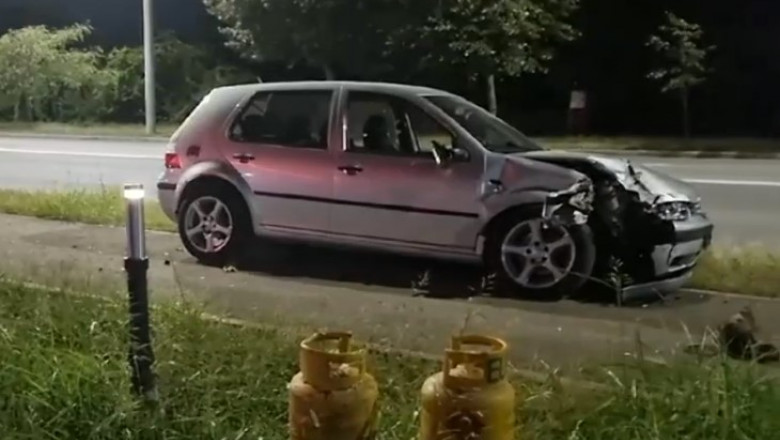 Un tânăr din Drobeta Turnu Severin a fost la un pas de tragedie, după ce a intrat cu mașina într-un rastel cu butelii.