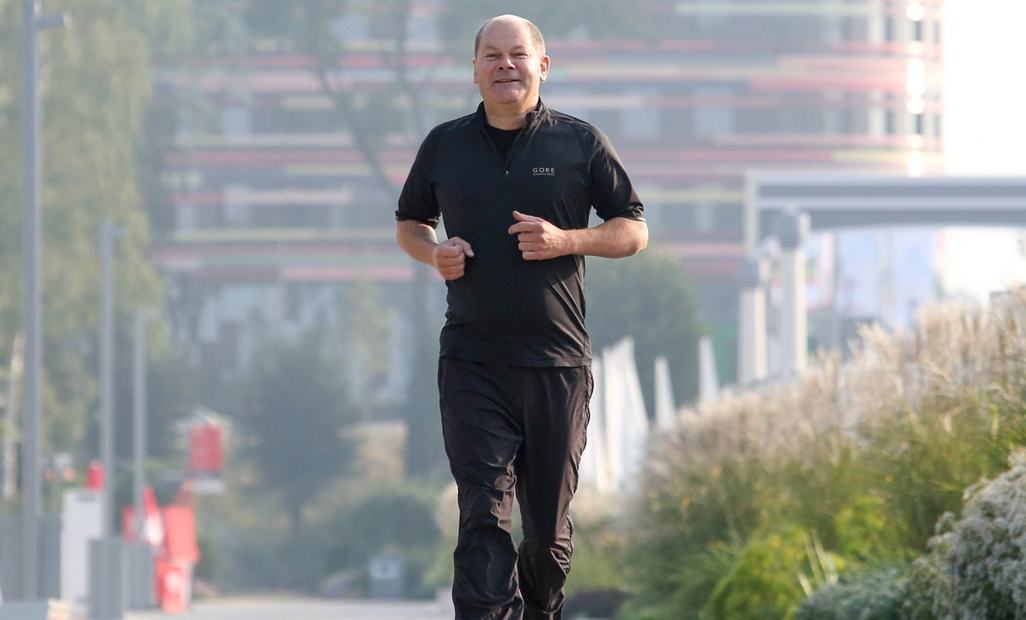 Cancelarul german Olaf Scholz a căzut la jogging şi s-a rănit la faţă. „A trebuit să-şi anuleze angajamentele” pentru duminică