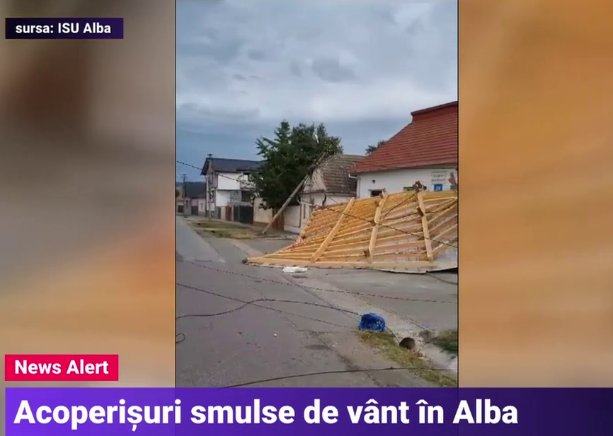 VIDEO. Furtuna a făcut ravagii în Alba. Vântul puternic a smuls două acoperișuri
