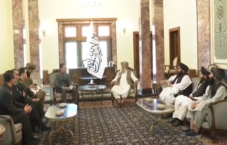 China a trimis un nou ambasador în Afganistan. Talibanii l-au primit cu mare fast