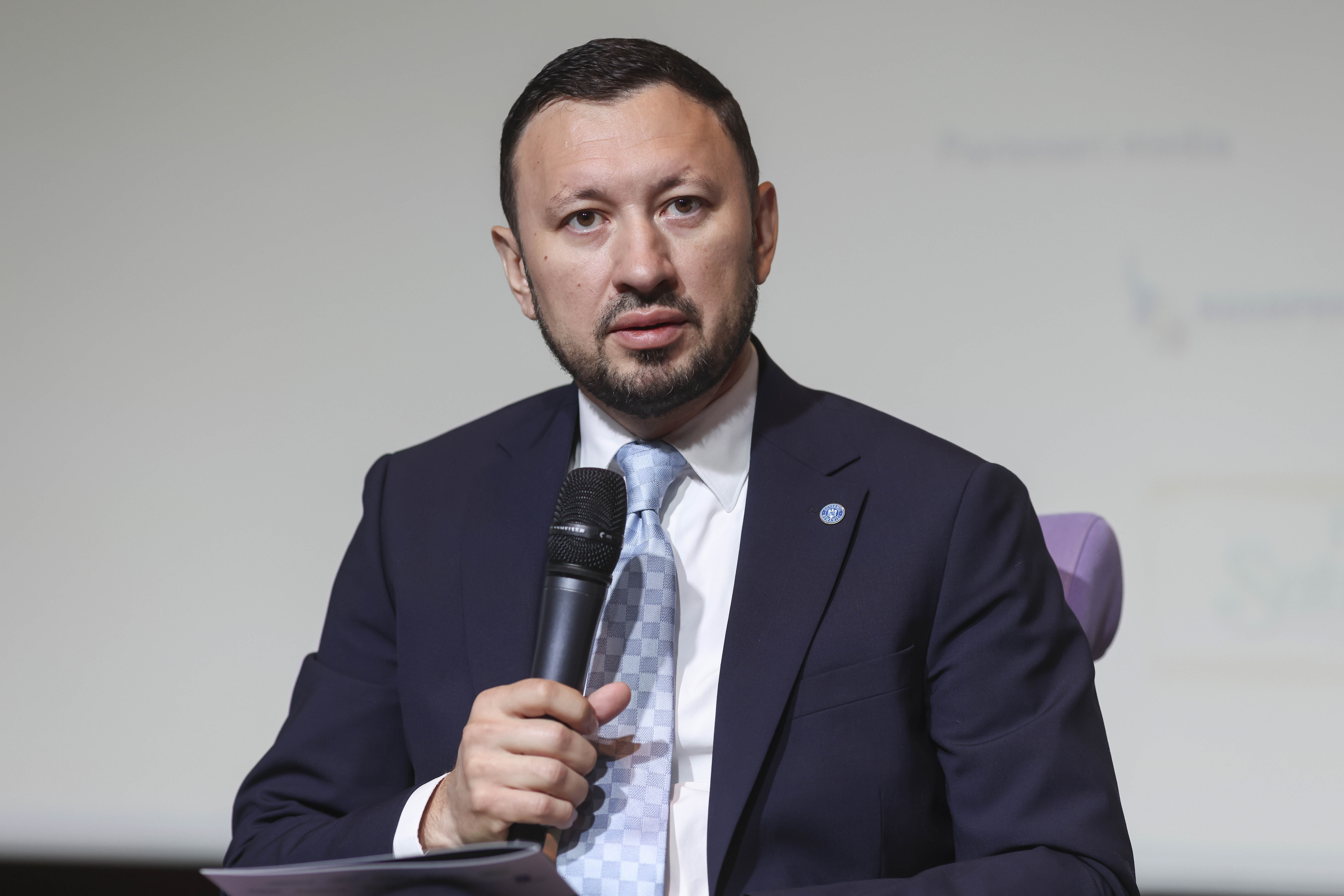 Mircea Fechet, ministrul Mediului (PNL), anunță noi măsuri pentru fermieri: 30.000 euro pentru „Rabla” la tractoare şi maşini agricole