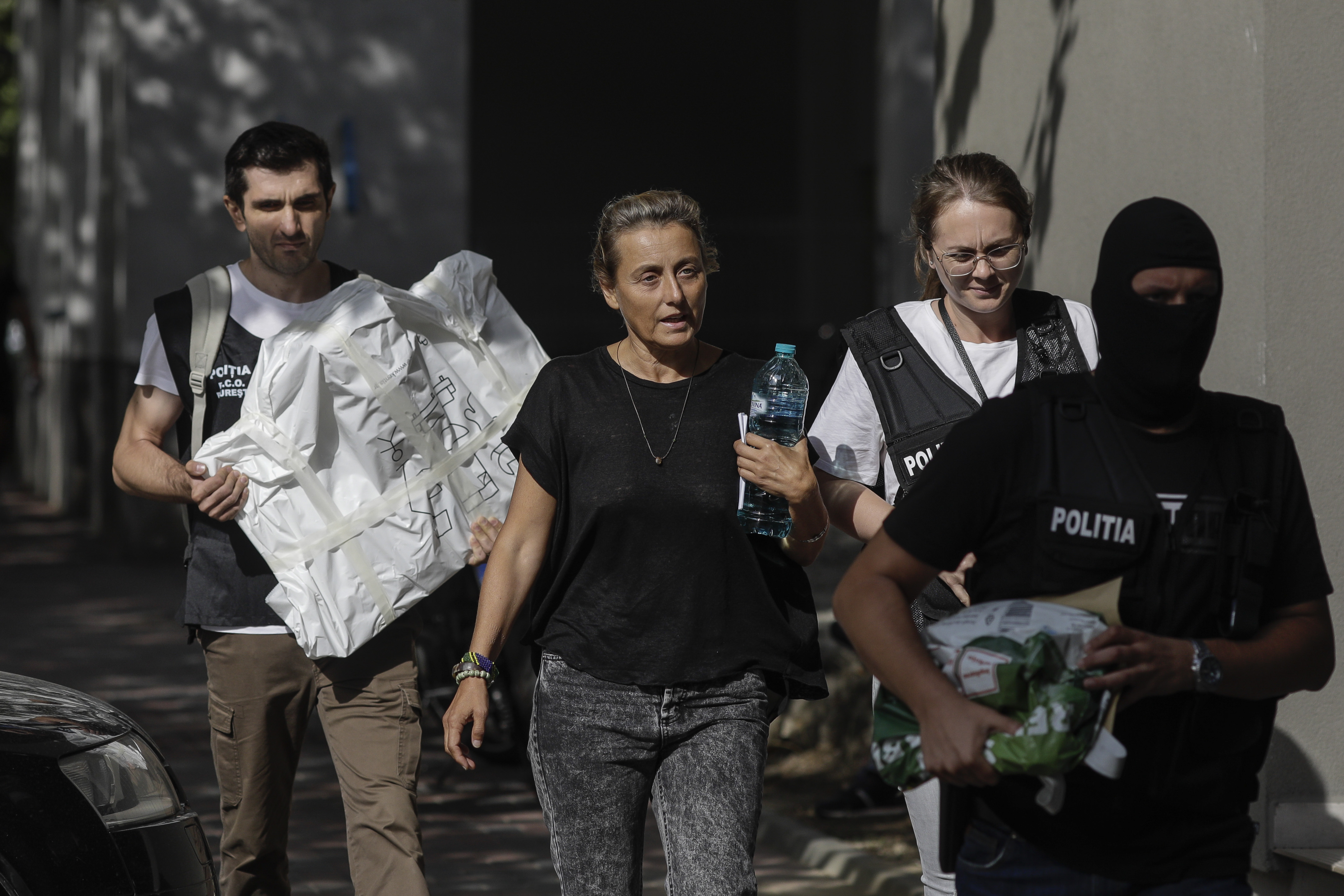 Mama lui Vlad Pascu a fost reținută pentru 24 de ore, după ce a încercat să șantajeze martorii din dosar