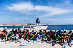 migranti pe insula lampedusa