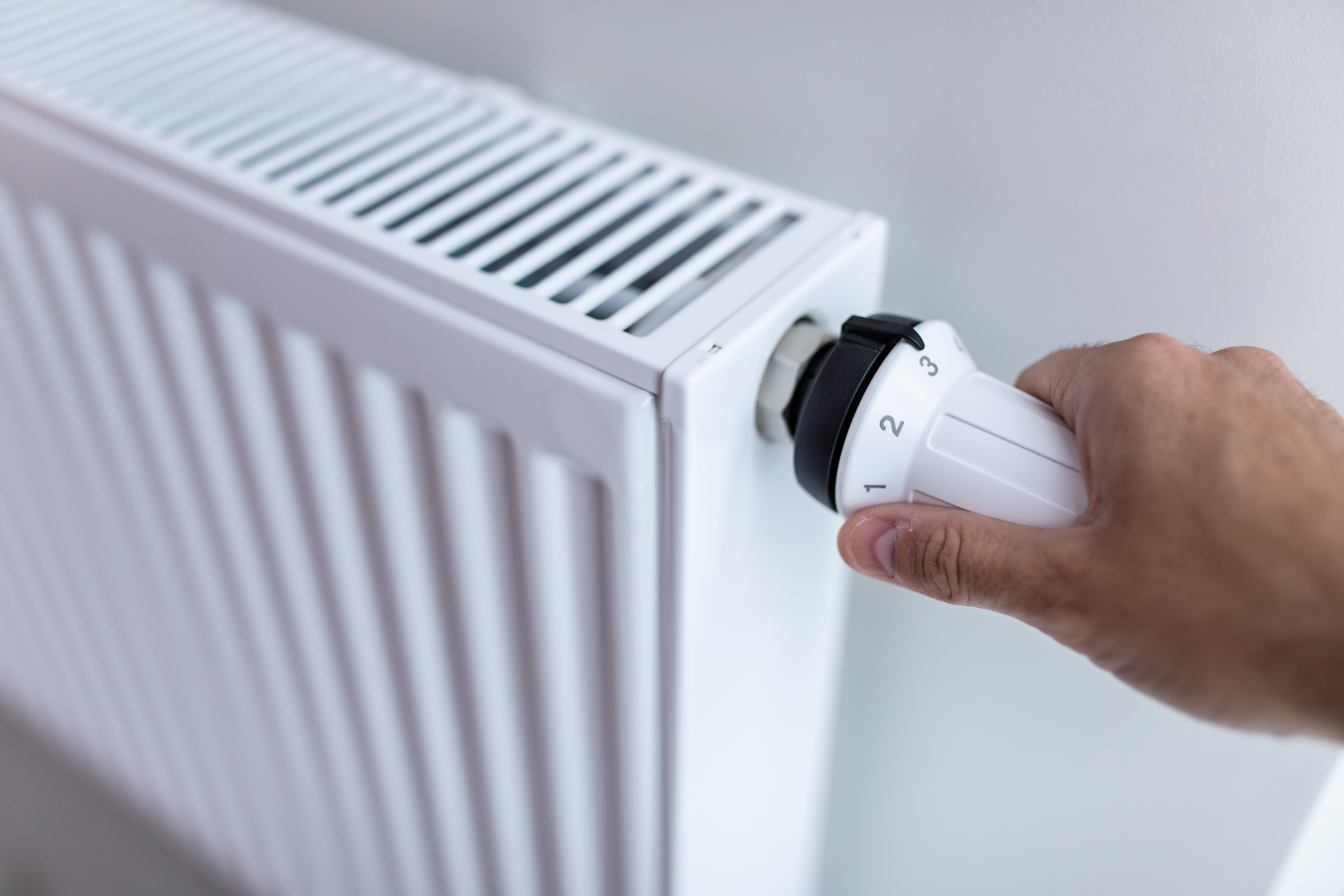Pregătiri pentru iarnă în București: începe verificarea instalațiilor de termoficare. Avertismentul pentru asociațiile de proprietari