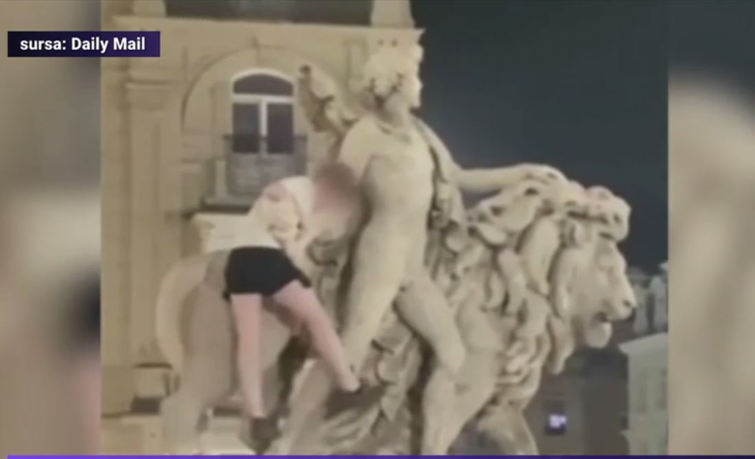 VIDEO Momentul în care un turist beat se urcă pe o statuie și o sparge. Sculptura fusese recent renovată