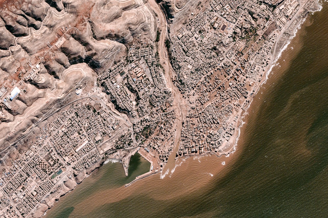 Dezastrul din Libia, văzut din satelit. Două baraje s-au rupt, iar apa a transformat totul în ruine și a dus mii de cadavre în mare