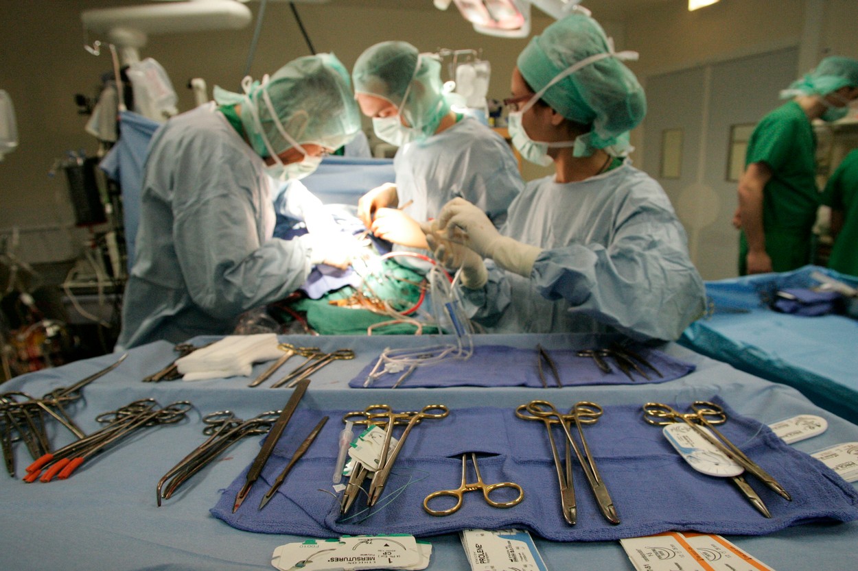 Europa Liberă: Medicii susțin că un preot a convins părinții unui copil în moarte cerebrală să refuze donarea de organe