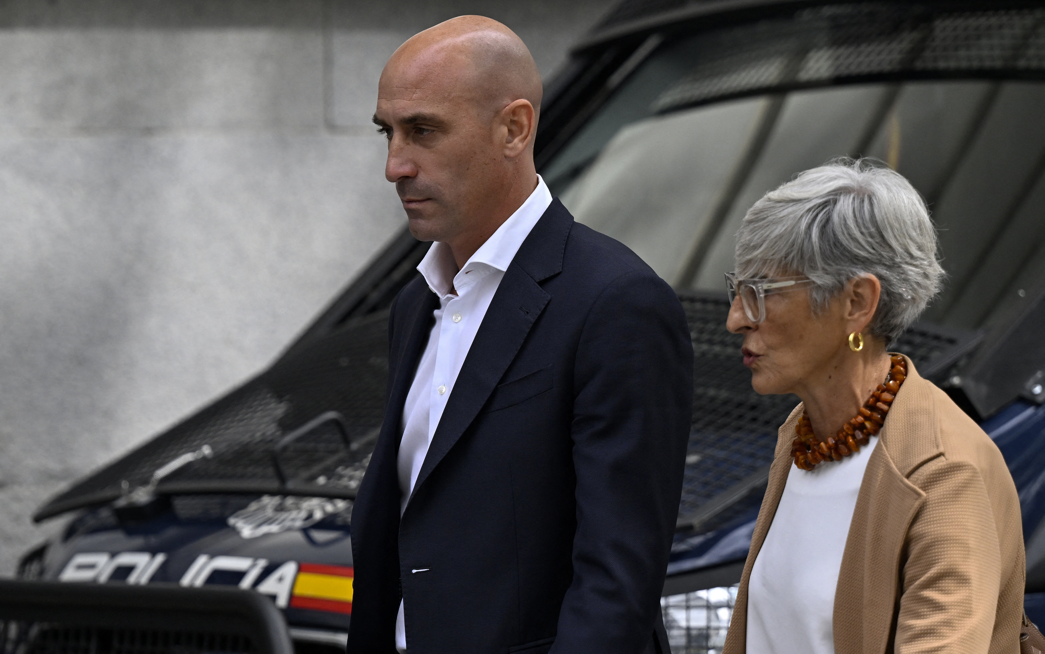 Luis Rubiales nu mai are voie să se apropie la 200 de metri de fotbalista pe care sărutat-o cu forța
