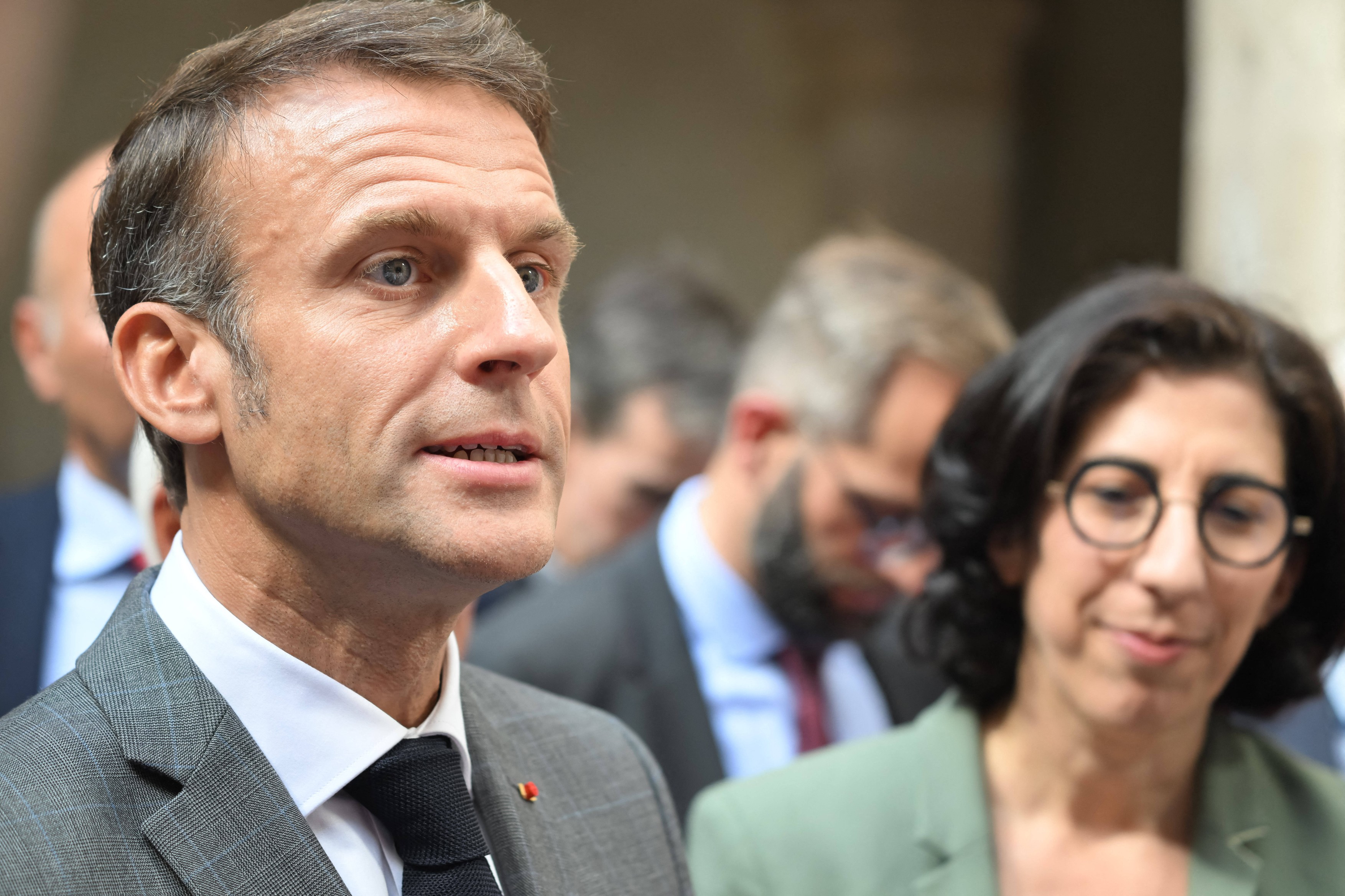 Macron spune că UE trebuie să ajute Italia după ce insula Lampedusa a fost „inundată” de migranți