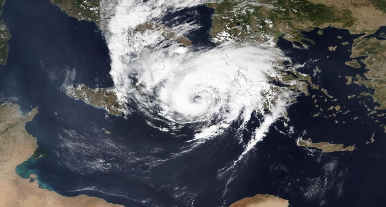 Ce este „medicane”, fenomenul meteorologic rar care a provocat tragedia din Libia: „Schimbările climatice îi cresc intensitatea”