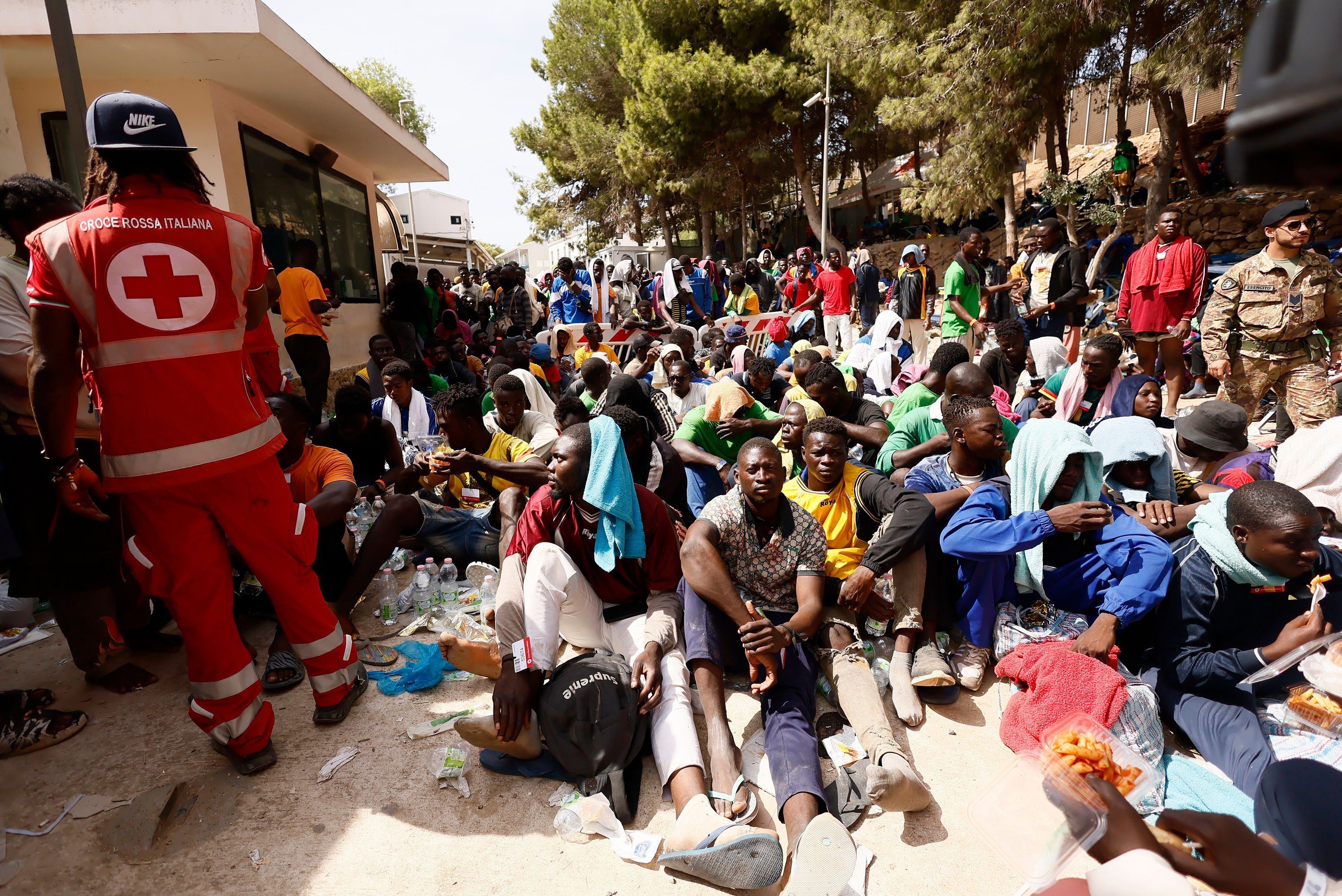 Oficiali importanți ai Franței, Italiei, Germaniei și UE discută de urgență situația haotică din Lampedusa