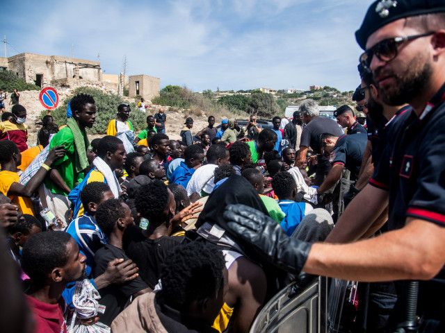 La Germania cede e dice che continuerà ad accogliere i migranti dall’Italia, due giorni dopo aver sospeso l’accordo di solidarietà