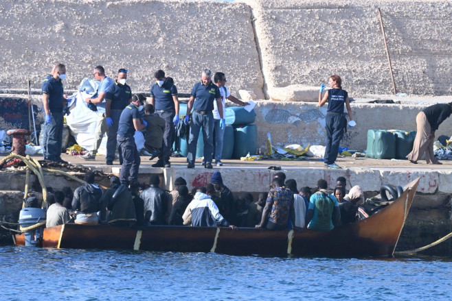 Migranti: ancora sbarchi a Lampedusa, proseguono i trasferimenti