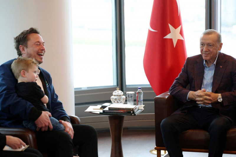 musk-copil-erdogan-profimedia