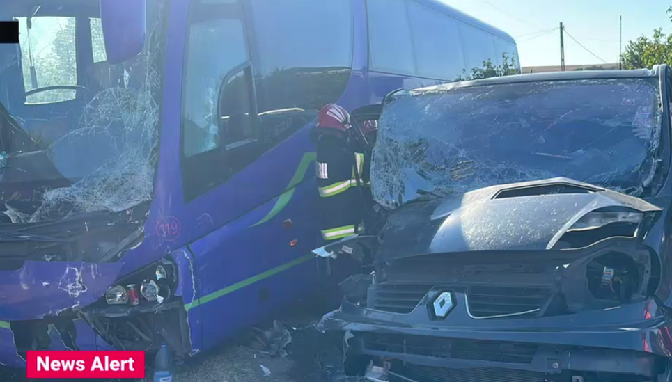 VIDEO. Planul Roșu activat în Olt, după un accident rutier între un autobuz și o autoutilitară