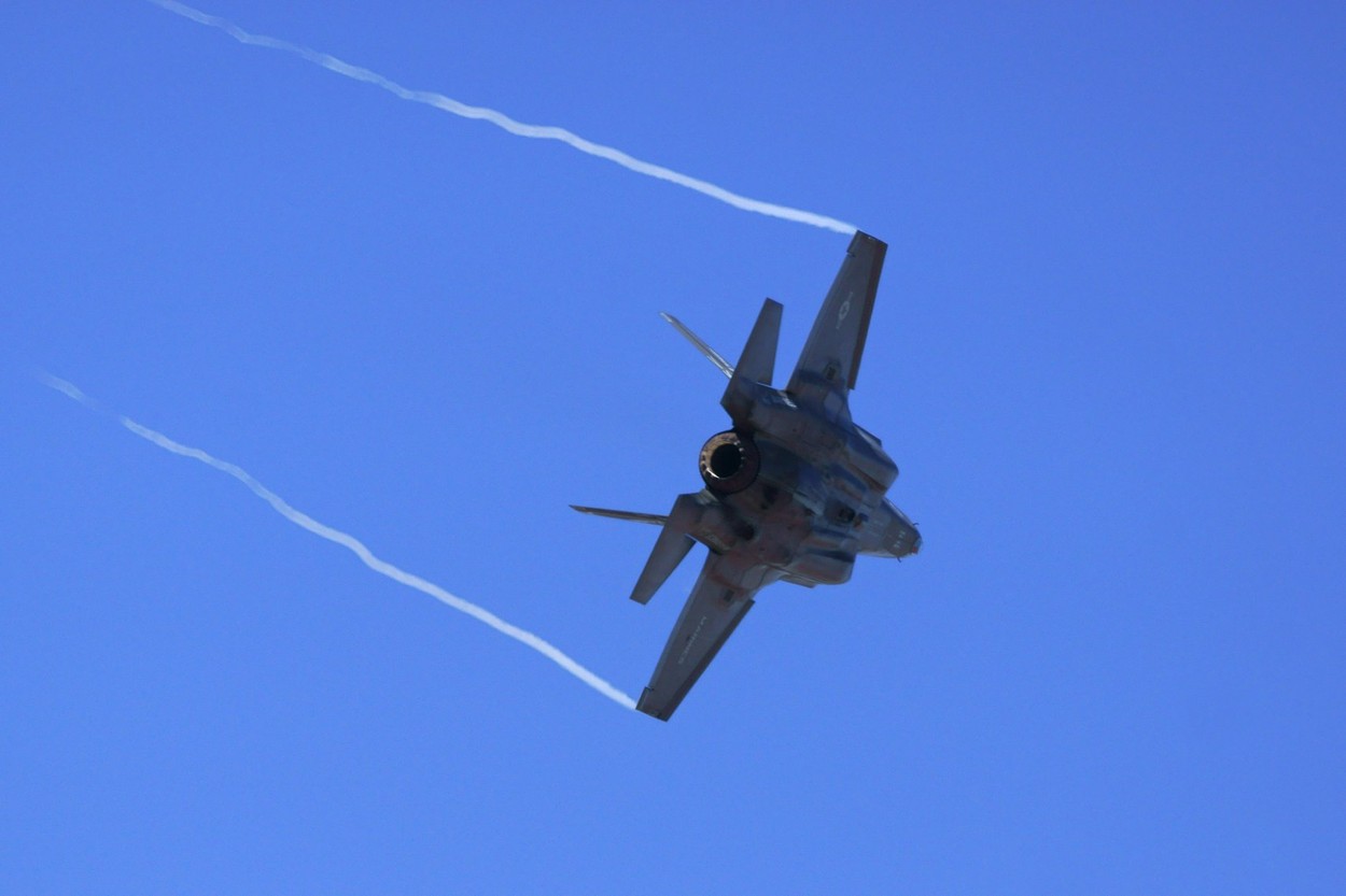 Curiosul caz al avionului F-35 dispărut în aer. Într-un incident similar, un avion de luptă sovietic a zburat singur 800 de kilometri