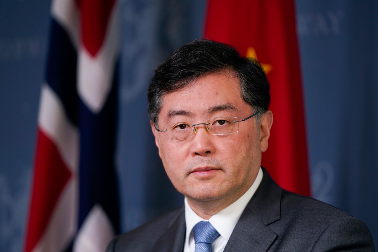 Fostul ministru chinez de Externe a fost schimbat din cauza unei amante cu care are un copil în SUA