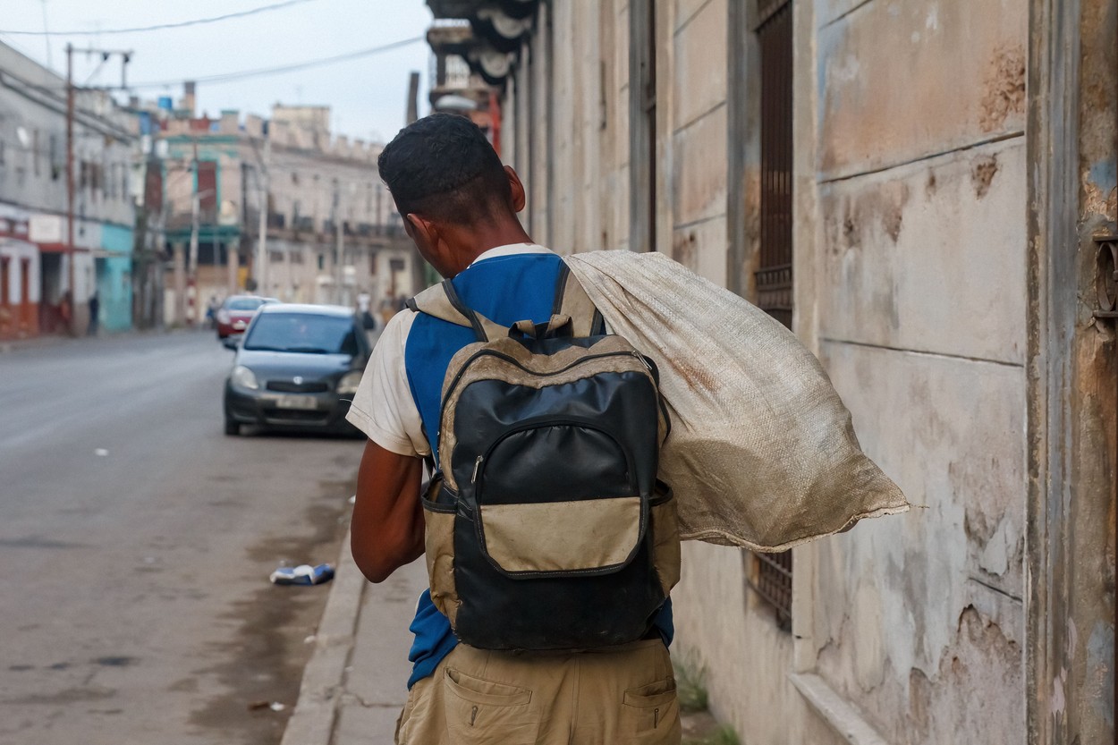 "Îl îngrăşau pentru măcel". Cum i-au mințit rușii pe cubanezi. I-au ademenit cu pizza și i-au trimis să fie carne de tun în Ucraina