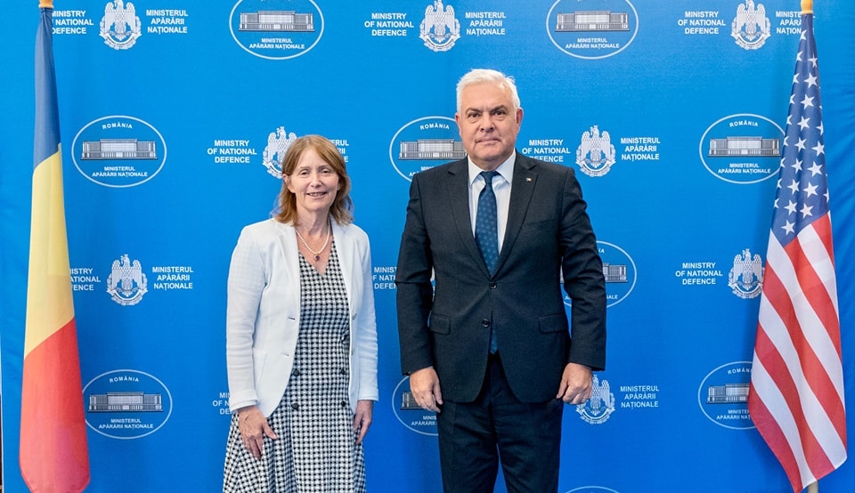Ministrul Apărării a discutat cu ambasadoarea SUA despre atacurile rusești asupra porturilor ucrainene de la Dunăre