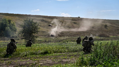 Asalt al militarilor ucraineni într-o câmpie