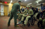 Le président ukrainien Volodymyr Zelensky rencontre les soldats ukrainiens blessés à l'hôpital universitaire de Staten Island à New York