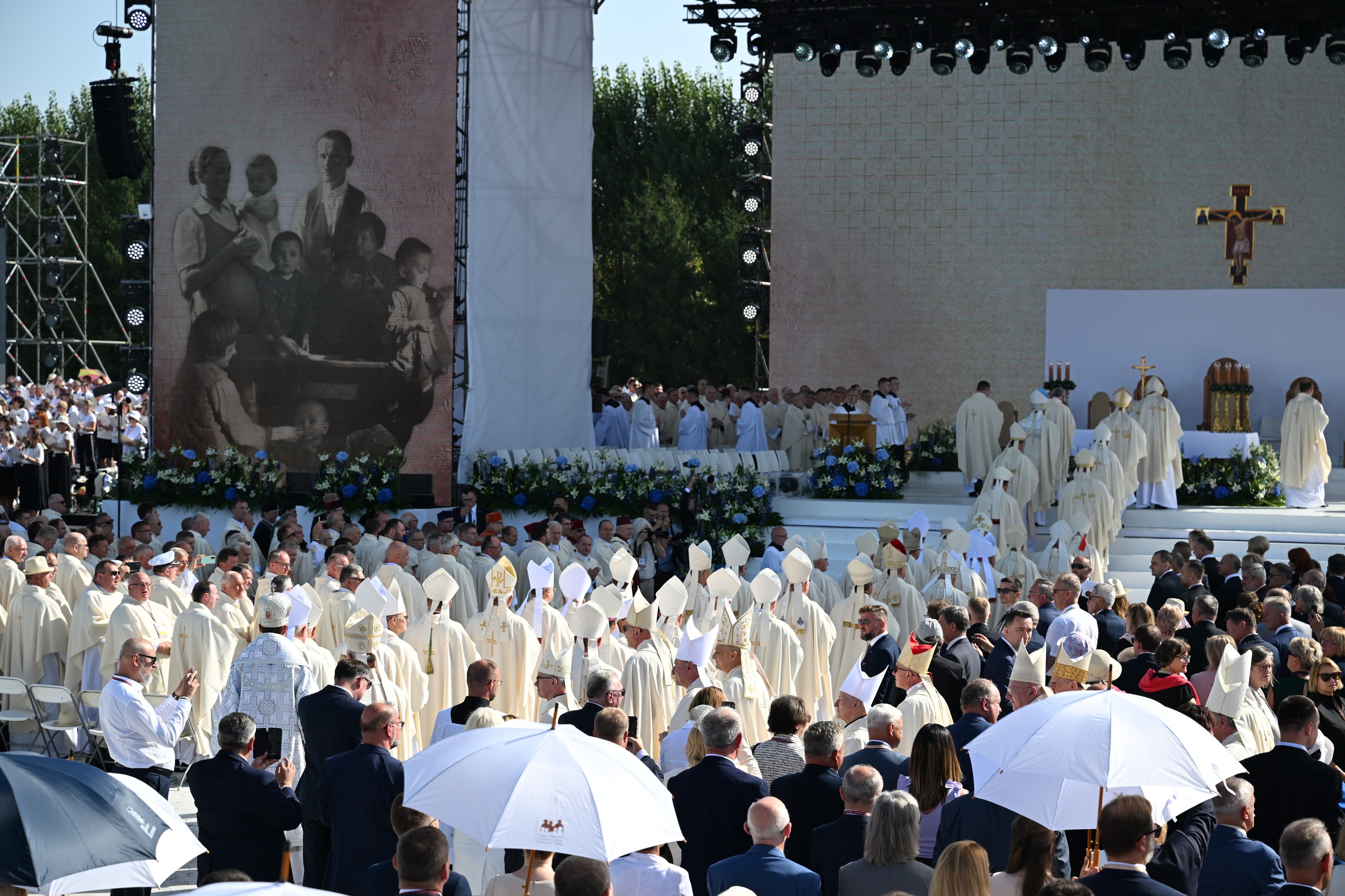 Biserica Catolică a beatificat o familie de polonezi. Mii de pelerini au asistat la ceremonia din Markowa