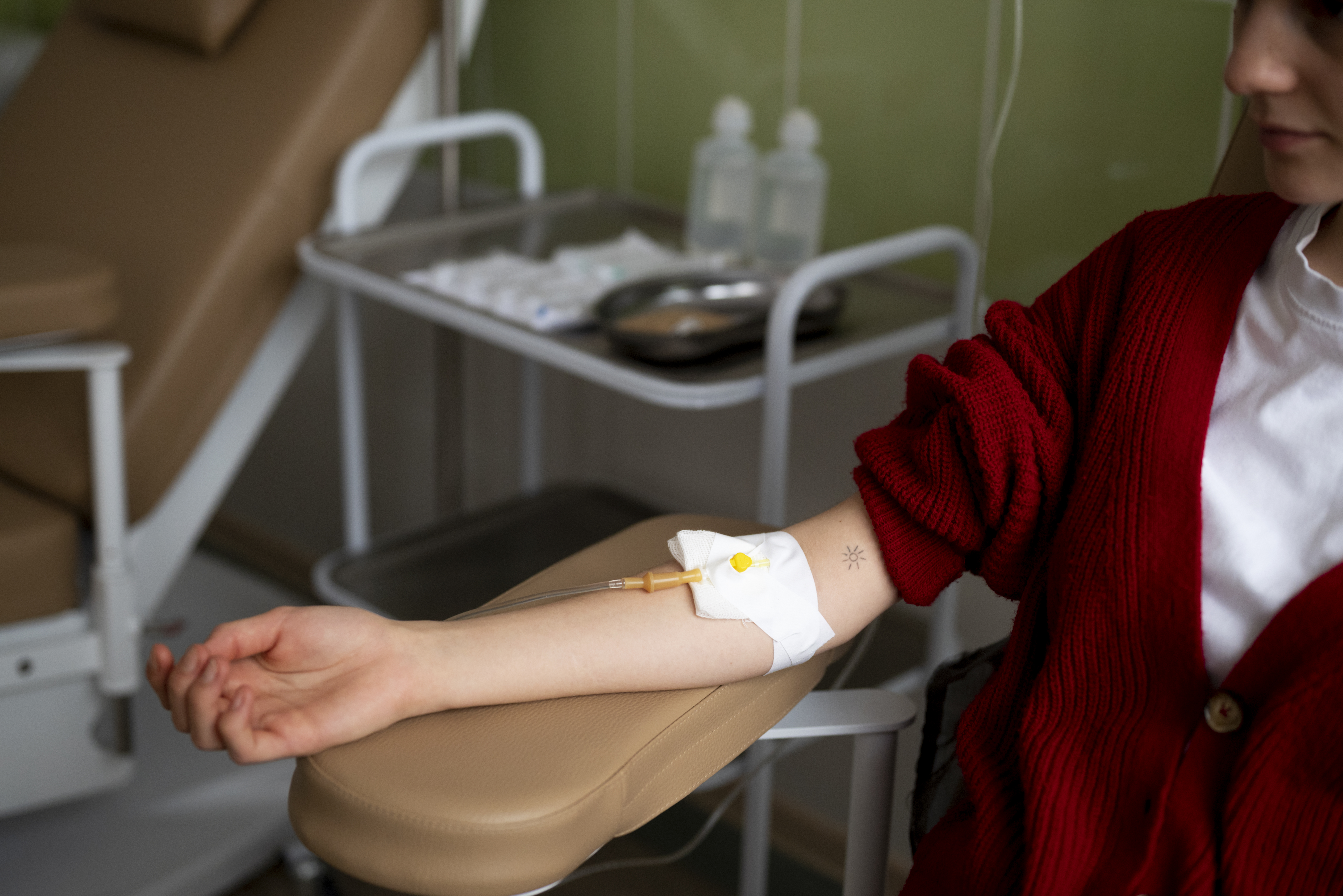 Transfuziile cu sânge tânăr pot încetini procesul de îmbătrânire şi ar putea ajuta adulţii în vârstă să trăiască mai mult
