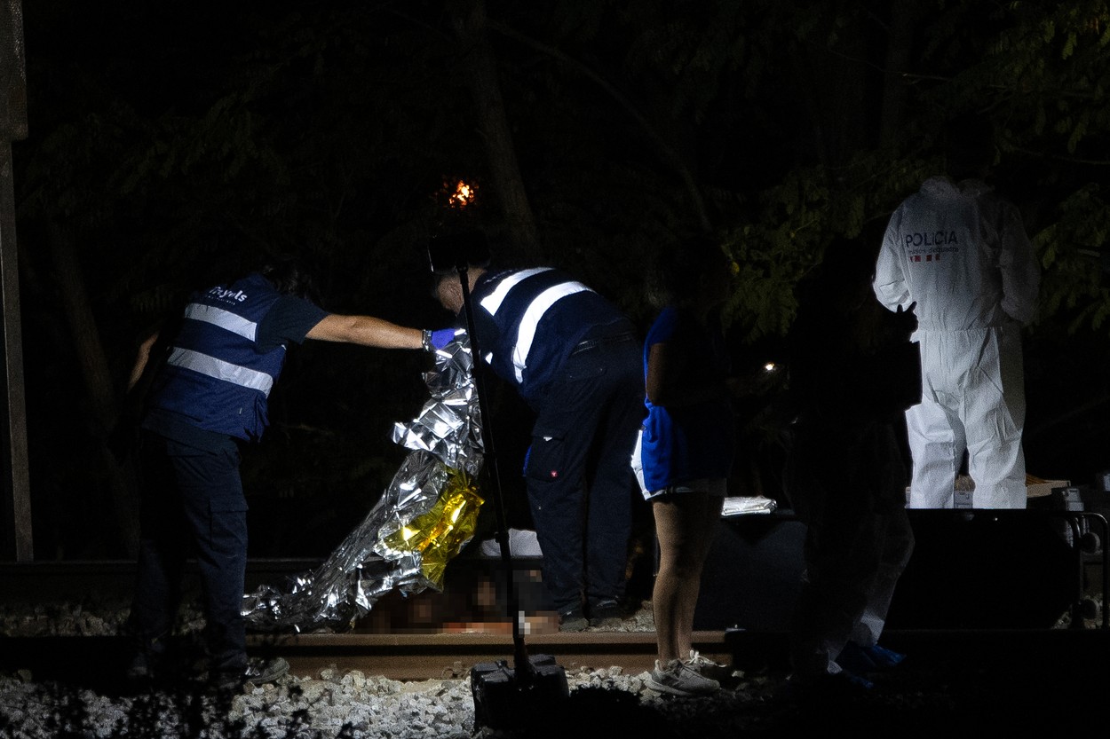 Accident de tren în Spania. Patru oameni au murit și trei au fost răniți, la fața locului au fost trimise 9 ambulanțe și un elicopter