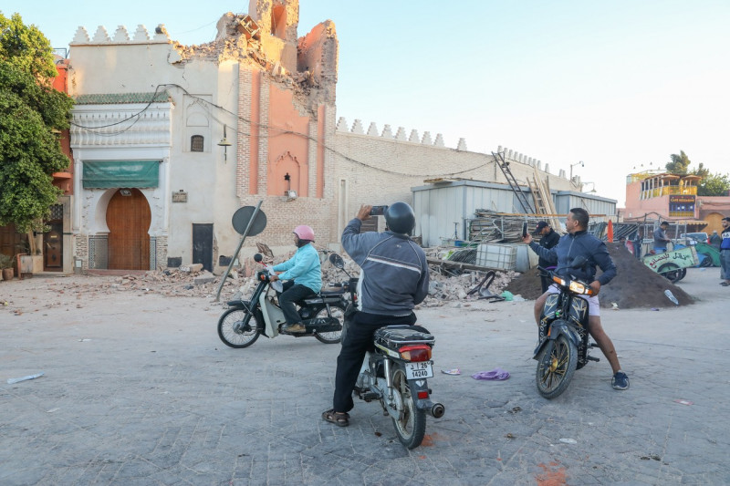 Un violent séisme au Maroc fait plus de 820 morts