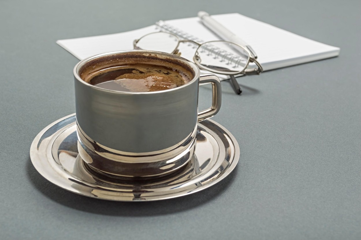 „Testul ceștii de cafea” prin care un director își alege angajații. Mulți oameni îl critică: „Se joacă cu mintea ta”