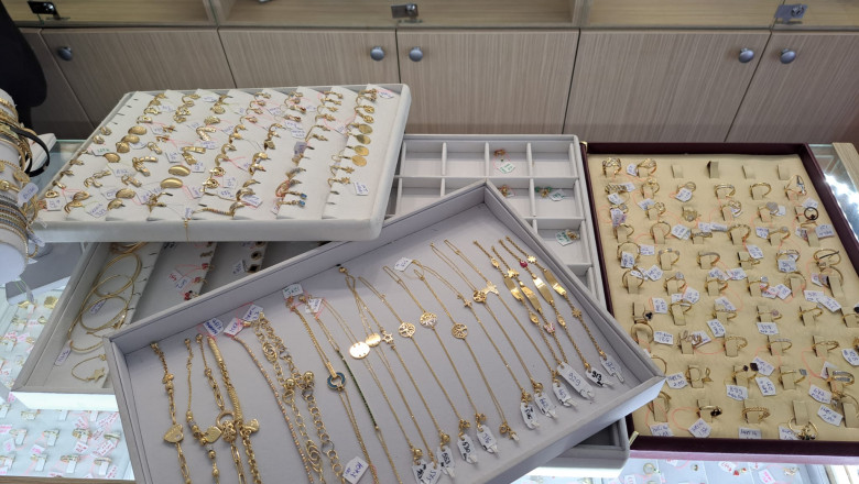 bijuterii de aur in magazin