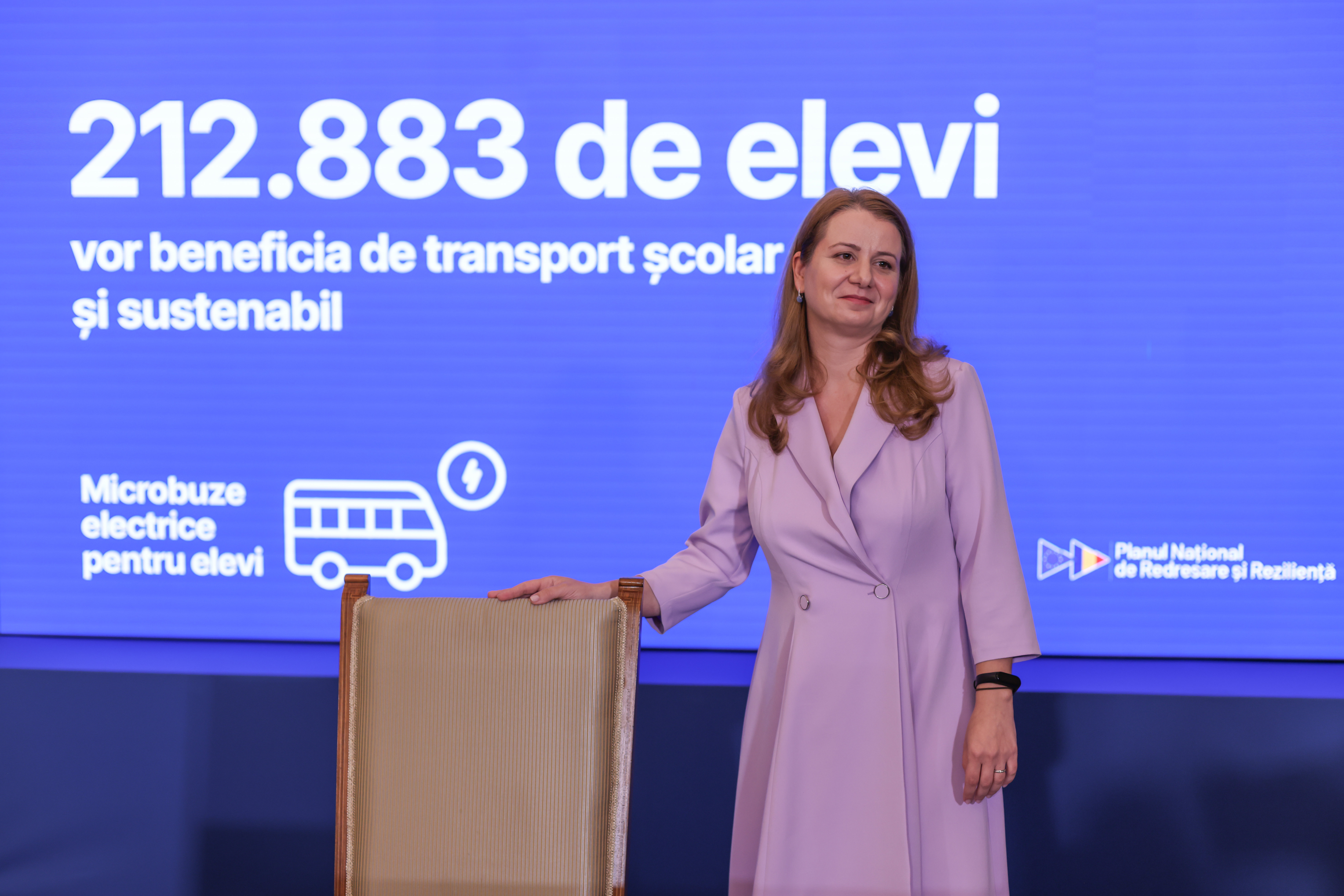 Peste 1.200 de microbuze școlare electrice vor fi cumpărate cu 250 de milioane de euro prin PNRR