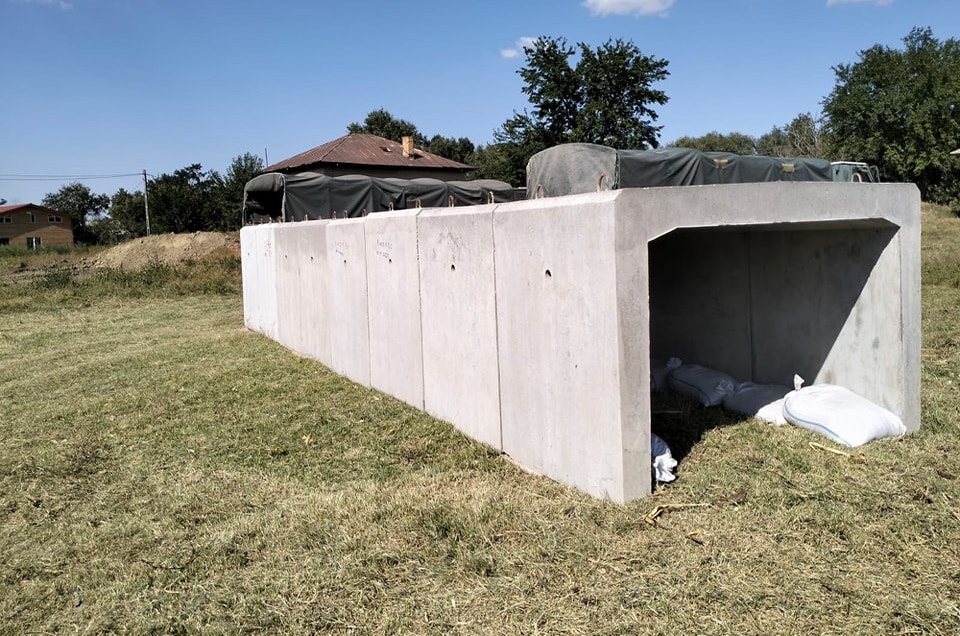Cum arată adăposturile construite de armată la Plauru să-i protejeze pe localnici de dronele rusești