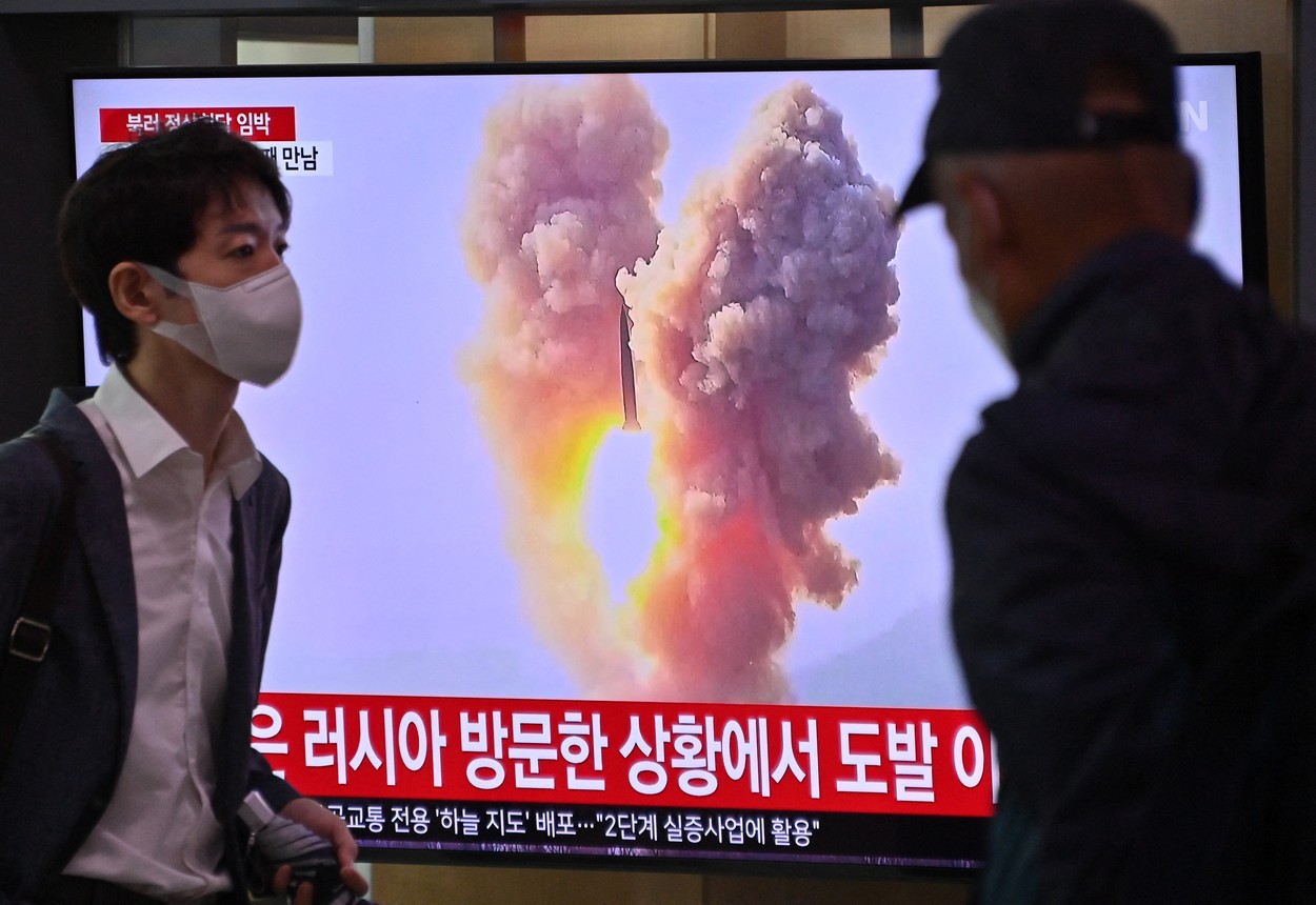 Coreea de Nord a lansat două rachete balistice, în timp ce Kim Jong Un se întâlnea cu Putin în Rusia