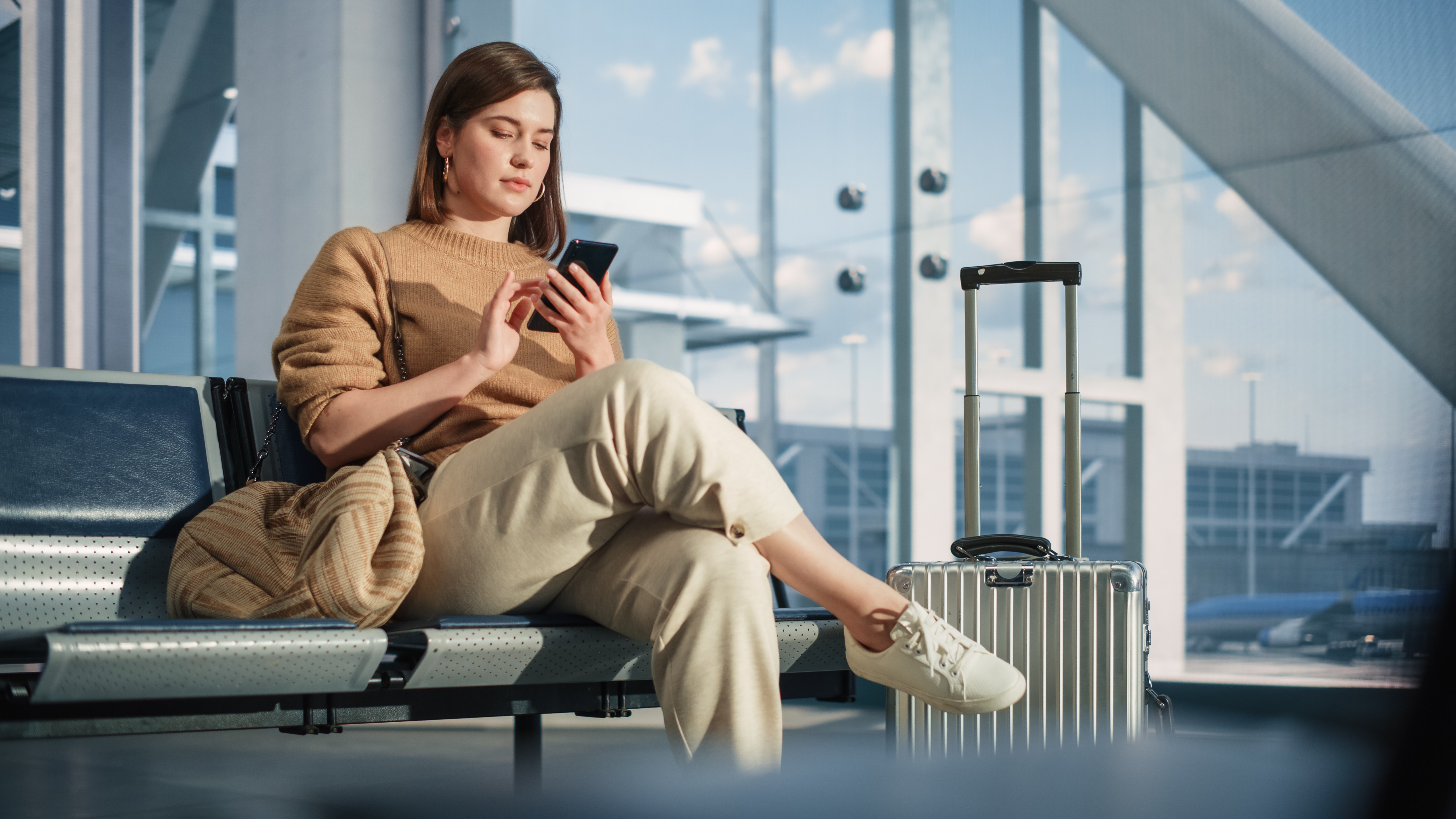 O companie aeriană propune vacanța fără bagaje și închiriază haine călătorilor. În ce constă oferta