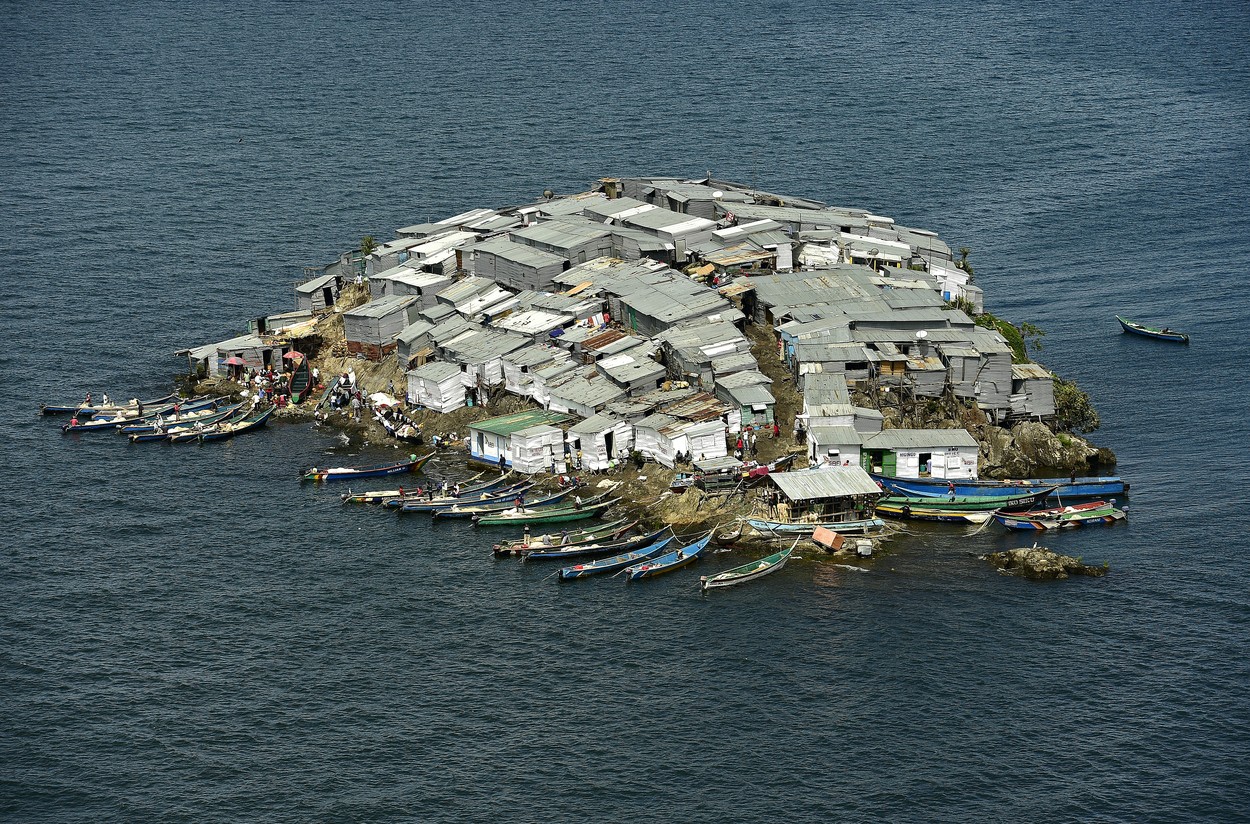 Imagini spectaculoase din Migingo, insula cât un teren de fotbal, dar superpopulată și plină de baruri și locuri de cazare