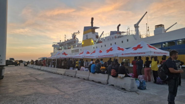 migranti pe insula lampedusa