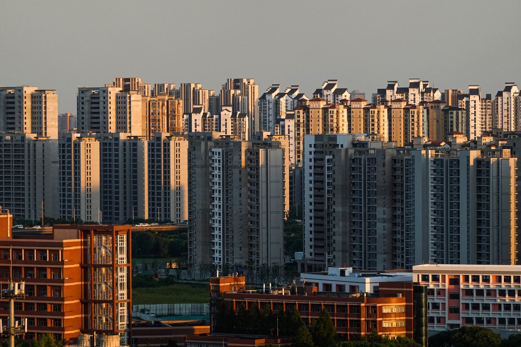Nici măcar 1,4 miliarde de oameni nu pot umple toate locuinţele goale din China, afirmă un fost oficial
