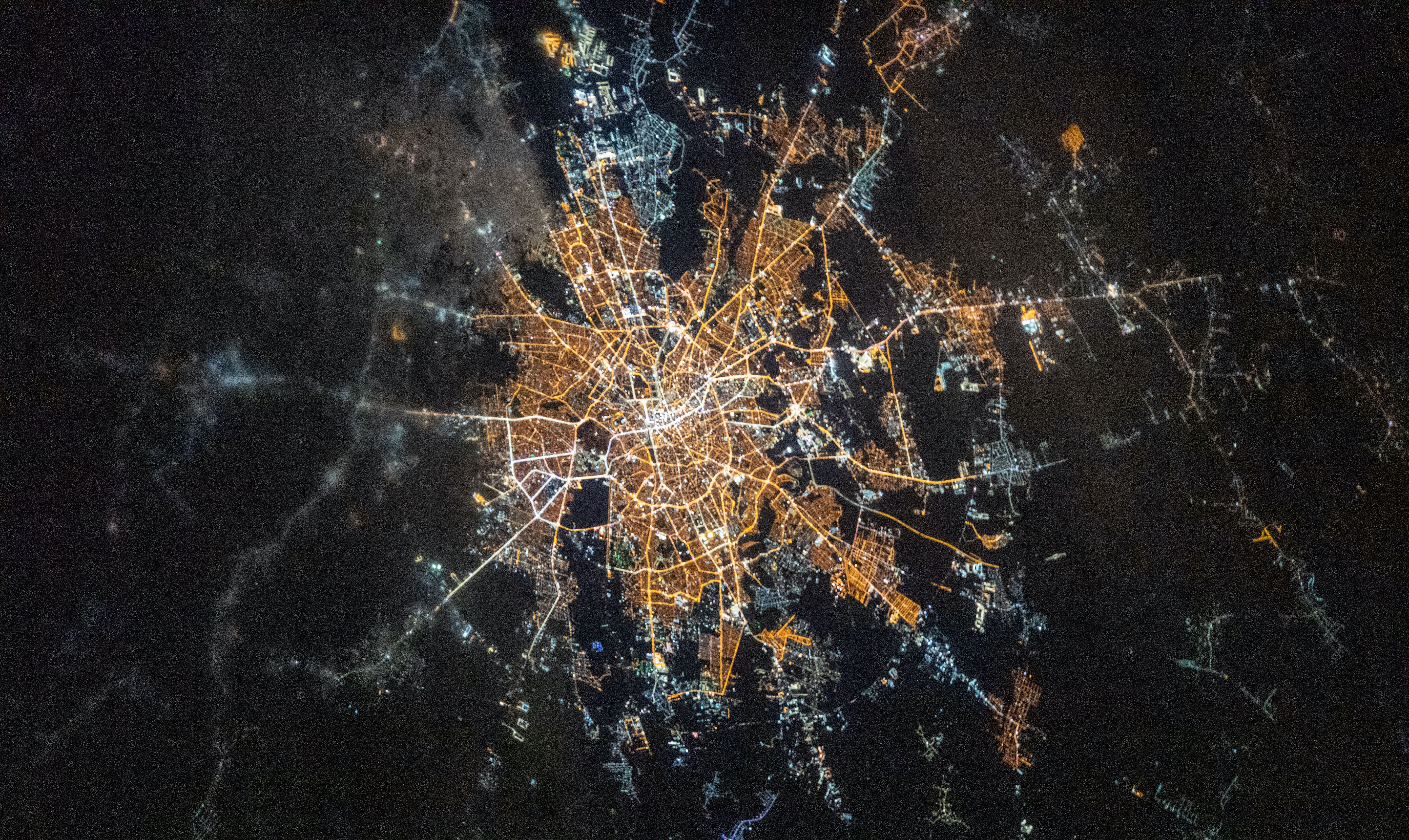 Imagine virală: Bucureștiul, fotografiat noaptea de pe Stația Spațială Internațională
