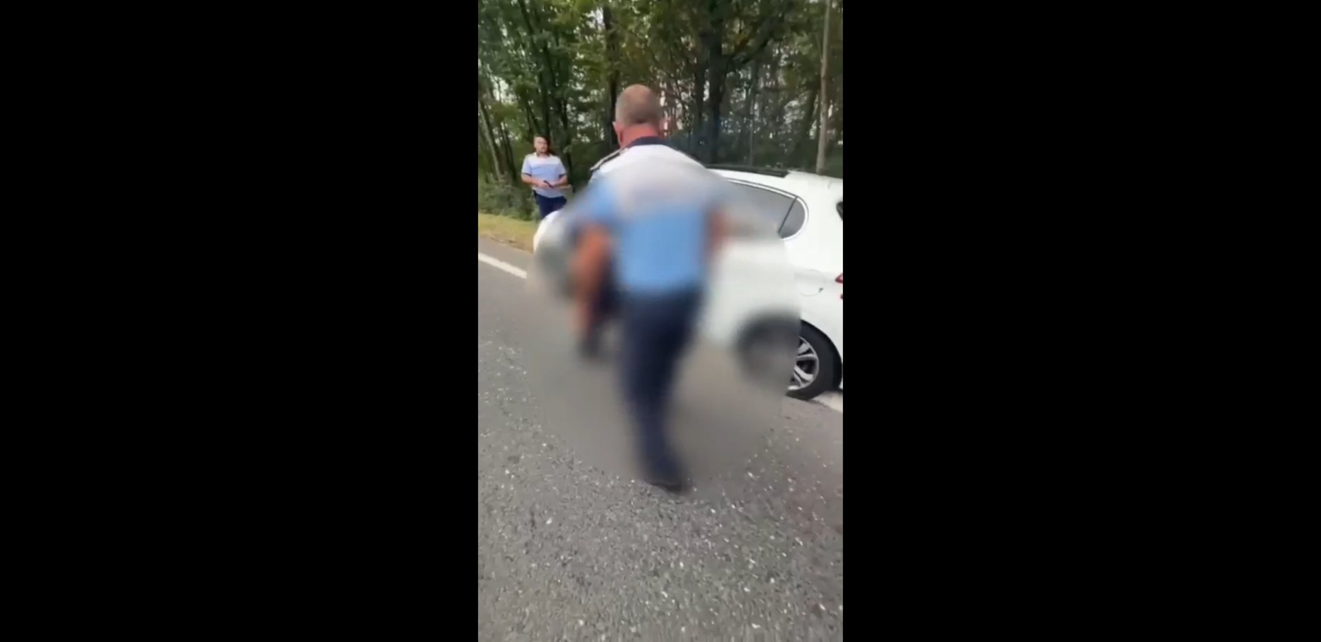 Urmărire periculoasă în trafic pe DN1. Un șofer care a furat o mașină a fost oprit de polițiști după ce au tras cu arma în cauciucuri